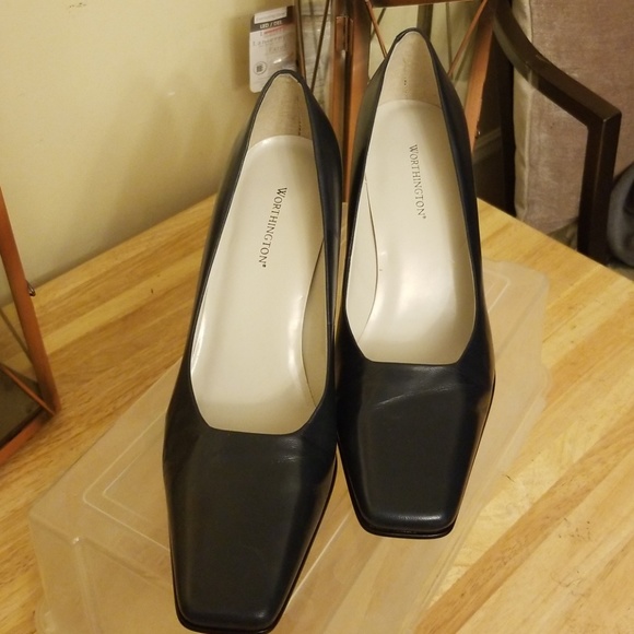 Shoes - Picture 1 of 4